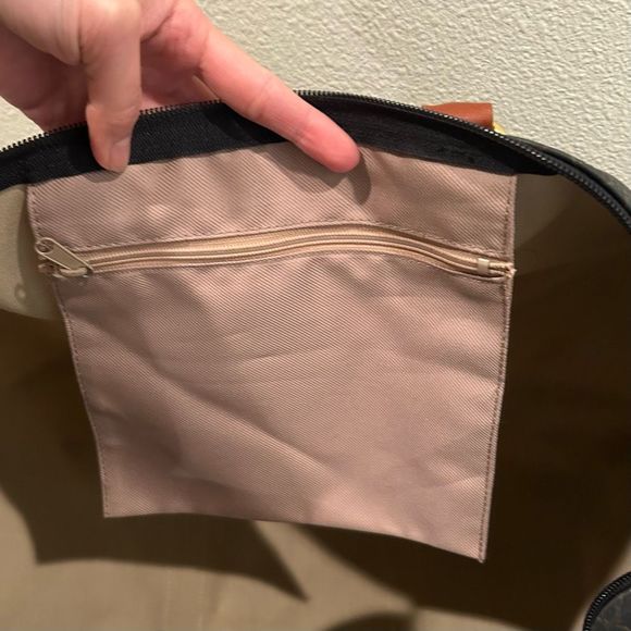 LongChamp vintage Weekender Bag Leather. Like new condition - Picture 6 of 15